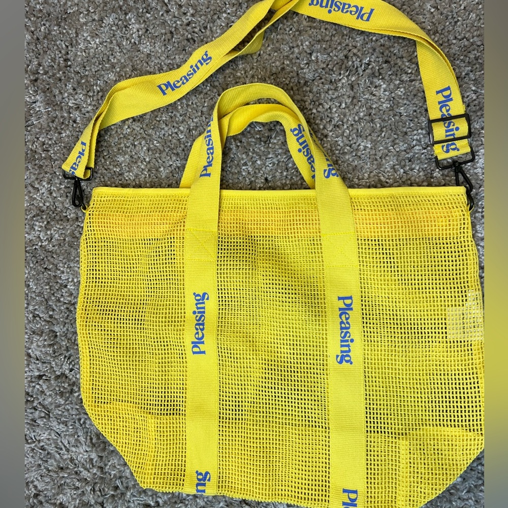 Pleasing yellow bag